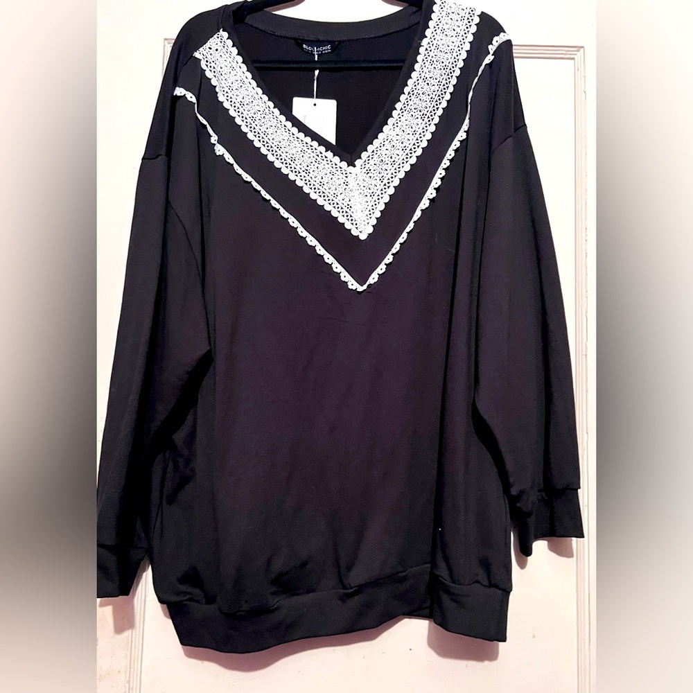 BloomChic NWT SWEATER 22/24